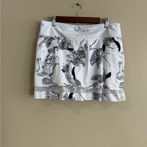 Athleta Gray Skorts Lightweight Athletic Wear - Picture 8 of 9